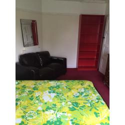 2 Very large double rooms available