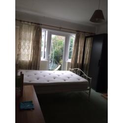 2 Very large double rooms available