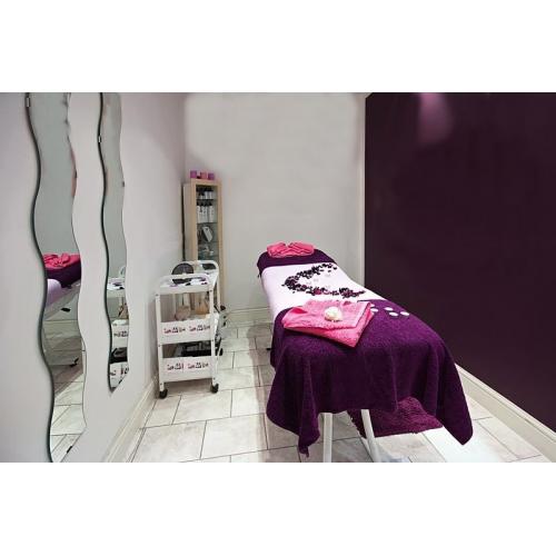 Beauty Therapist/ Room to Rent