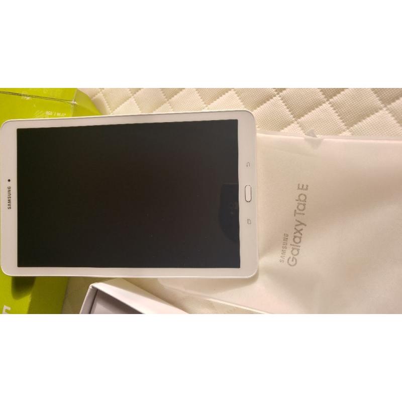 Samsung Galaxy Tab E, white, 9.6 inch screen, boxed, all accessories
