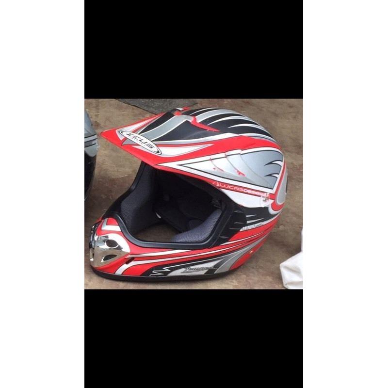 Motor cross helmet