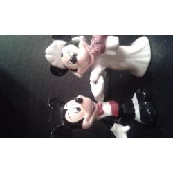 Mickey & Minnie Mouse wedding salt & pepper pots shakers. The perfect Disney wedding gift !