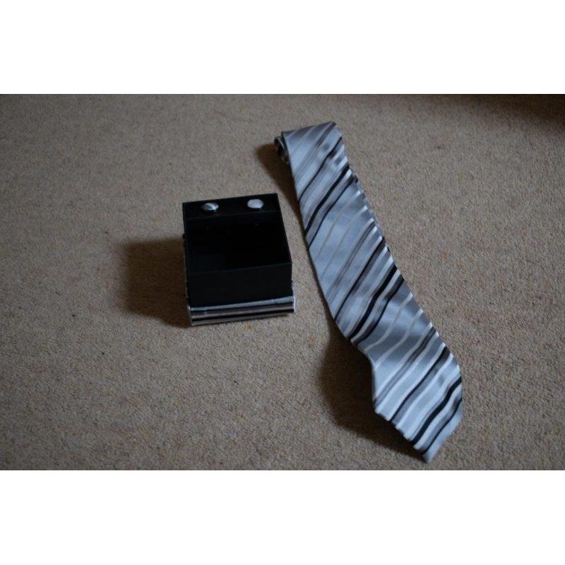 Gents Tie & Cuff link Set in Presentation Box- Brand new (unwanted gift)