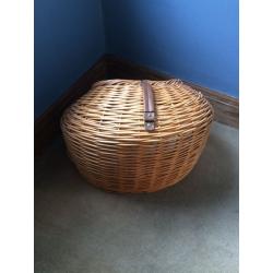 Beautiful wicker cat basket / bed