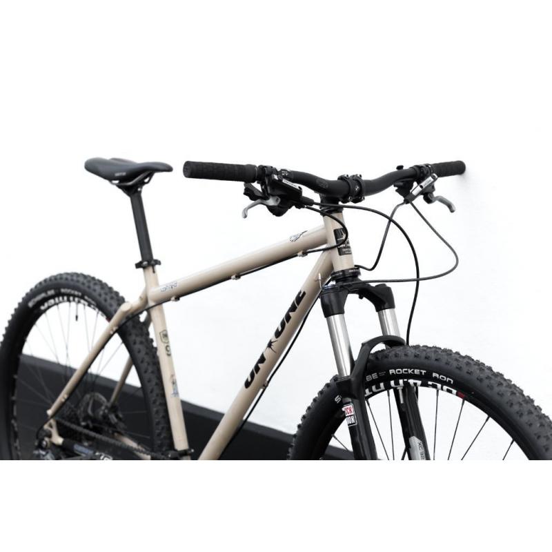 Mountain bike on one inbred 29ER ROCK SHOX (new parts) size 19 inches