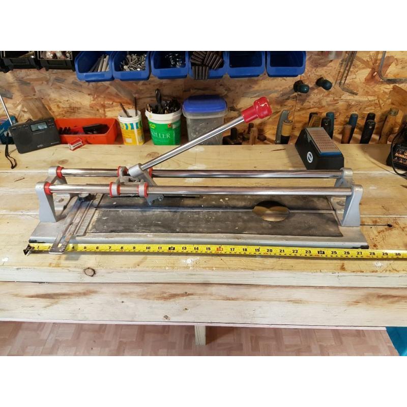 Tile Cutter in Good condition