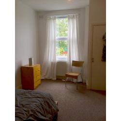 Spacious room in lovely home near Honor Oak Park station with Excellent Transport Links to City & CW