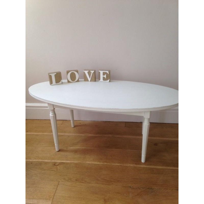 Decorative oval coffee table