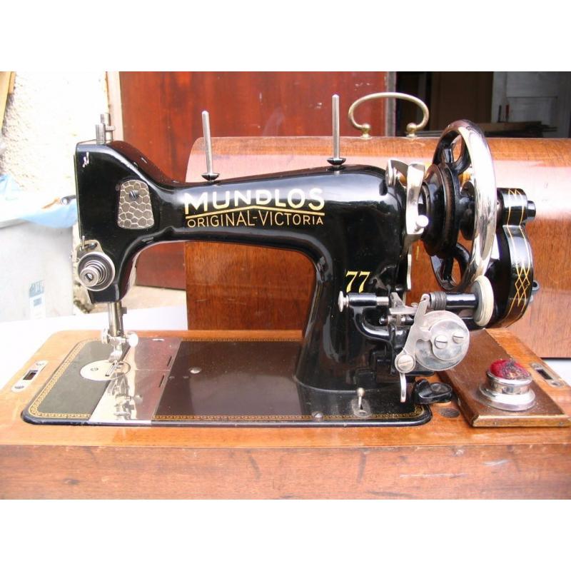 vintage sewing machine- hand operated, Mundlos - Victoria from Germany, hand crank, in arched cover