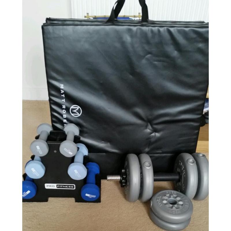 Excercise mat and various weights