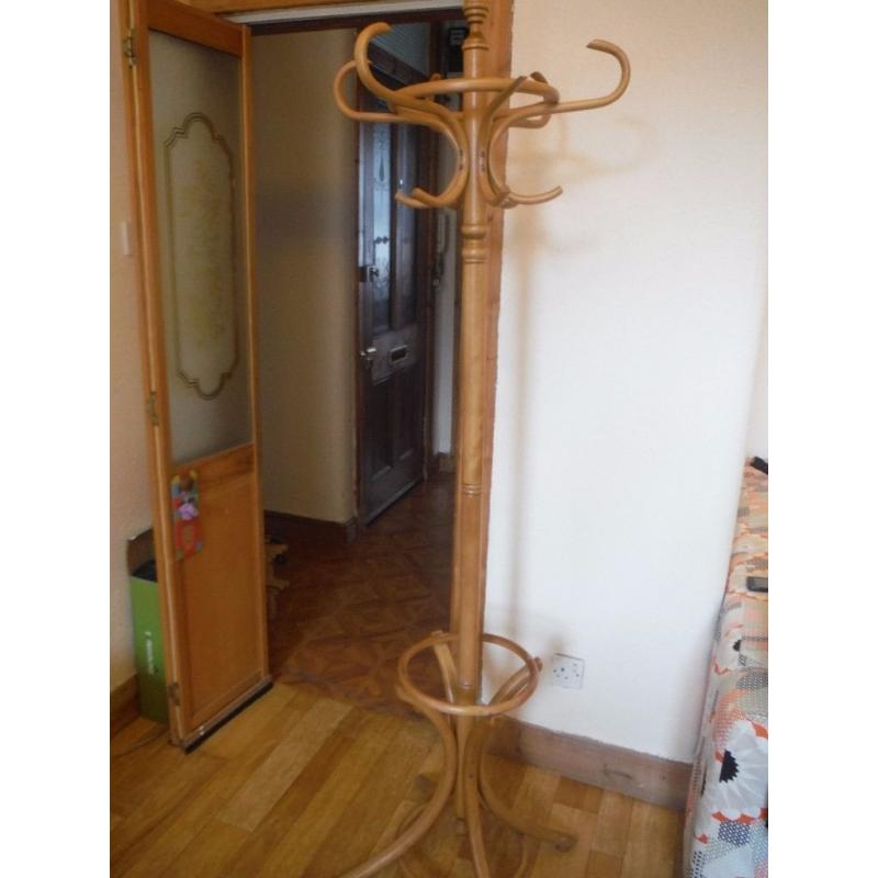 Coat rack in wood / 185cm height / good condition available until 27/06/2016 !!