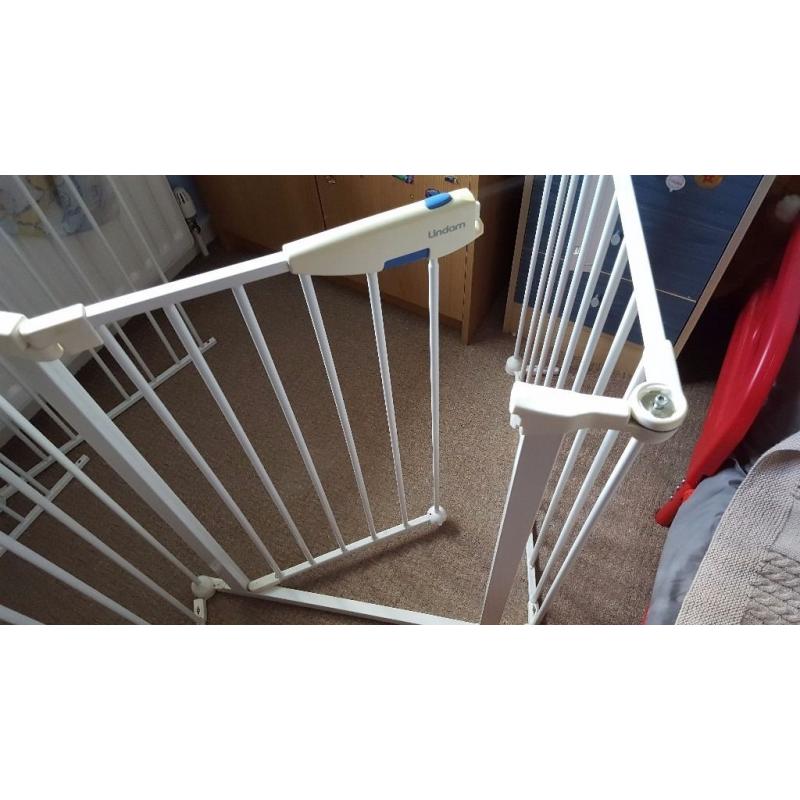 Extra long baby gate / playpen