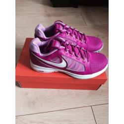 Nike air vapour trainers
