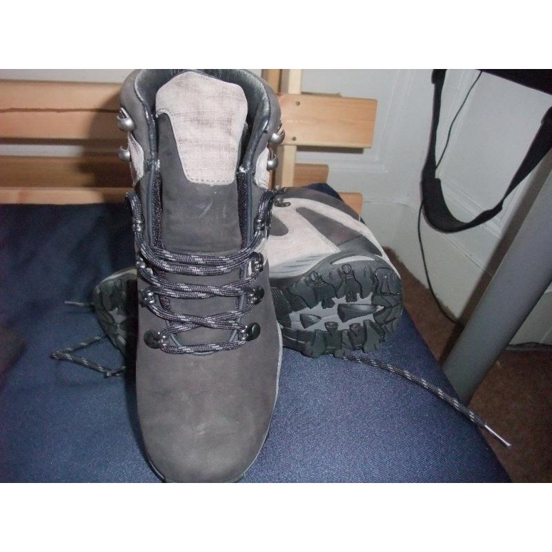 Unisex Columbia Hiking Boots