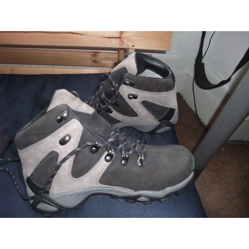 Unisex Columbia Hiking Boots