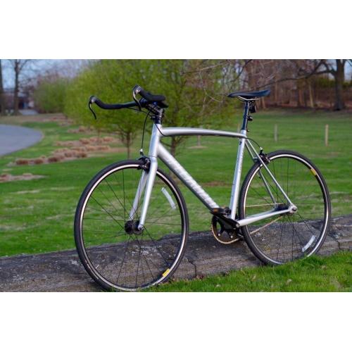 Specialized Langster 2015 Single Speed Bike, Carbon Fork, Immaculate condition.