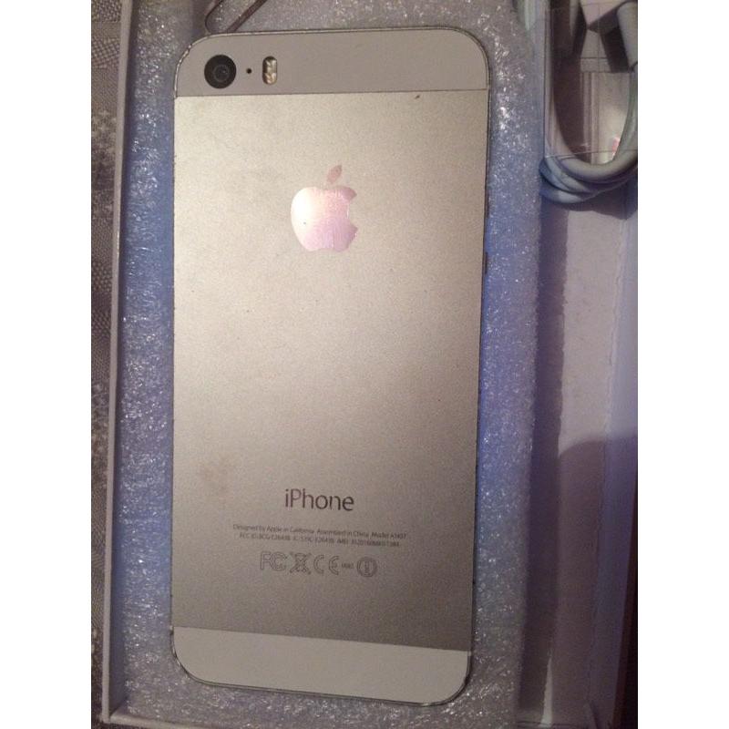 iPhone 5s 16gb White & Silver 02/Giff gaff/ Tesco Sim Locked