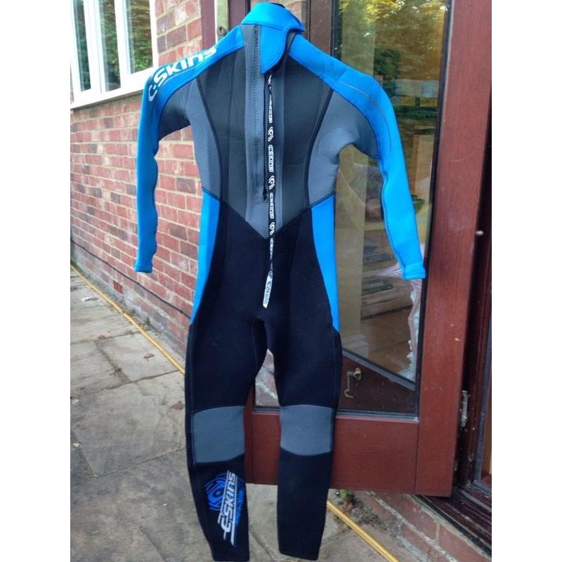 Boys long wetsuit - very good condition (size Medium Small/7-8years)