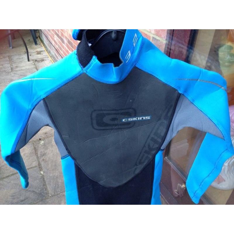 Boys long wetsuit - very good condition (size Medium Small/7-8years)
