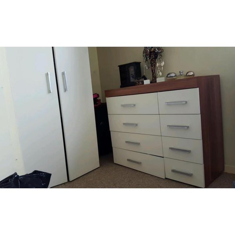 4 Piece Bedroom Set Wardrobe, 2 Bedside Cabinets, Chest of Drawers White&Walnut