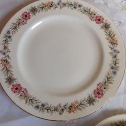 Vintage Paragon 'Belinda' pattern tea service for 12 settings/cake plates & milk jug