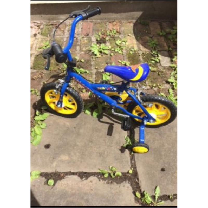 Childs bike with stabilisers
