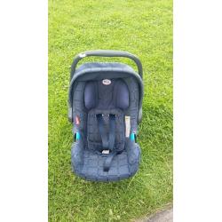 Baby Car Seat britax with base. Used