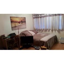Lovely Double Room Available near Ealing Broadway - Includes ALL bills. Swimming Pool &Tennis Court