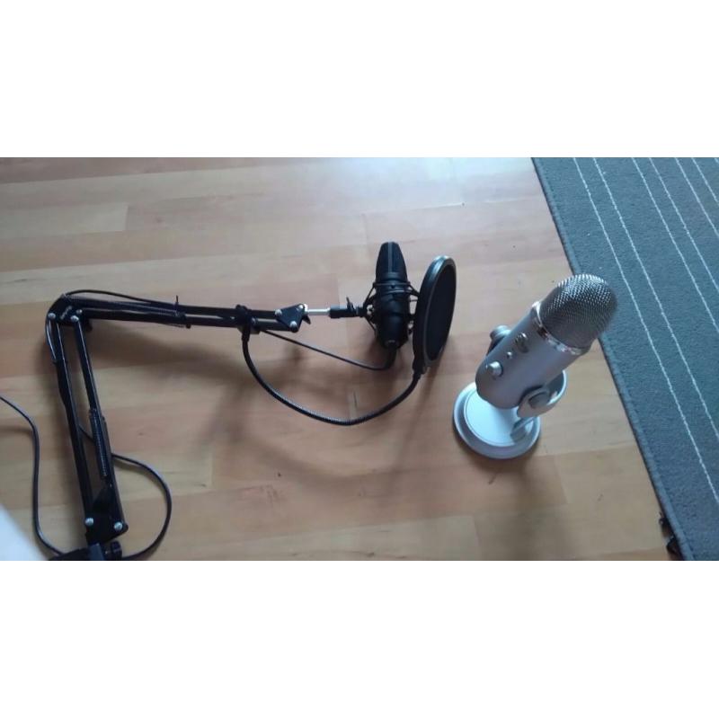 Blue yeti and Auna-900 usb microphone's