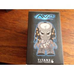 Loot crate Exclusive Alien vs Predator Titans Vinyl Figures, unopened in box (2 available)