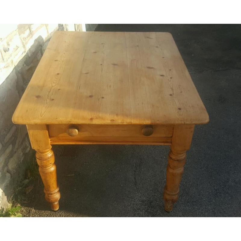 Stunning Victorian dining table (free local delivery)