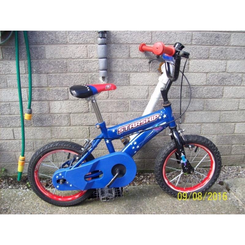 Boy's blue bicycle with stabilisers Starship design