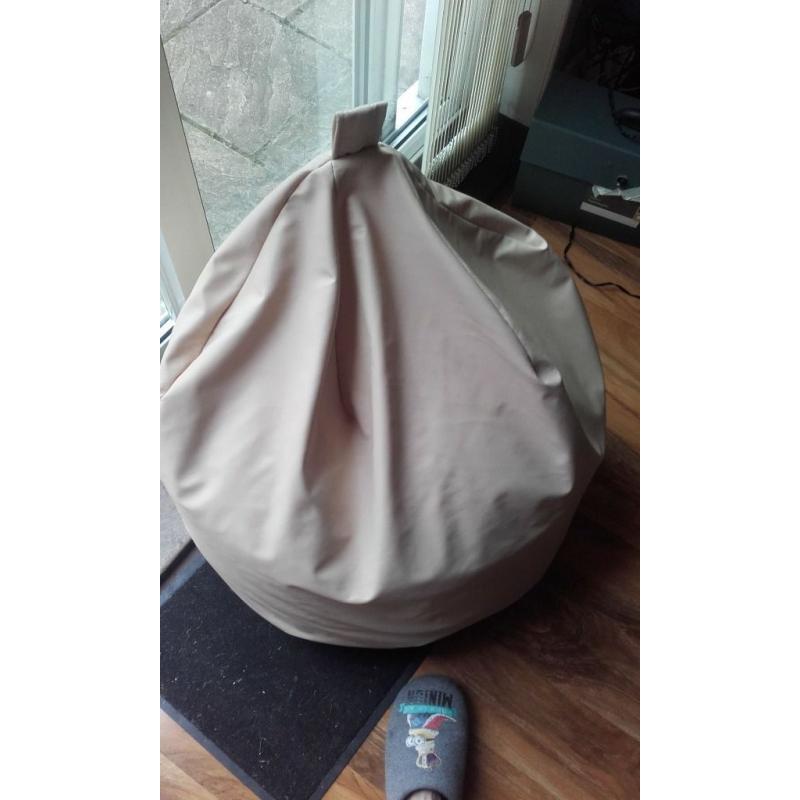 cream bean bag for sale like new (no time wasters please)