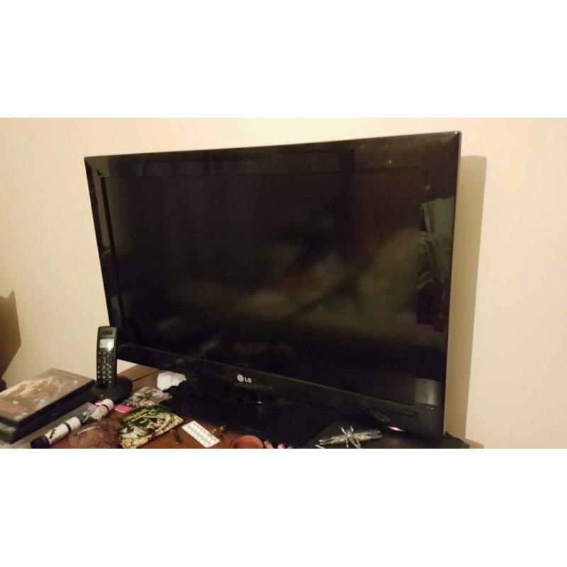 32" LG HD TV, with power cable and remote