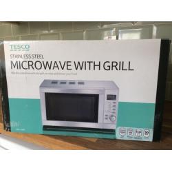 Chrome microwave 800 watts, with 1000 watt grill