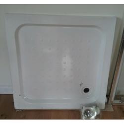 Shower door and shower tray