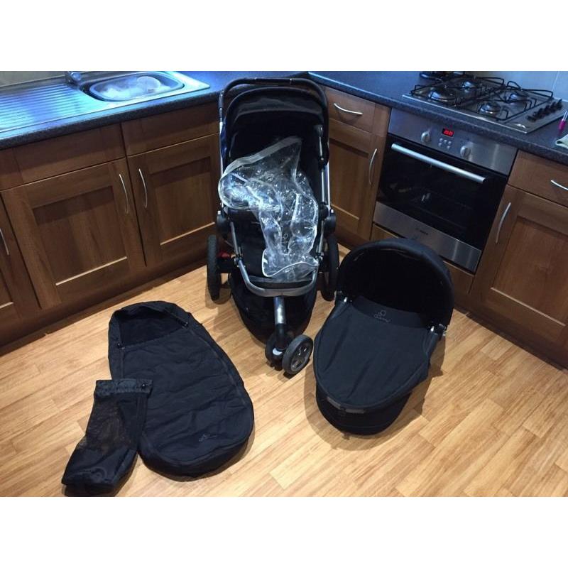 Quinny Buzz including Carry Cot, Foot Muff and Rain Cover