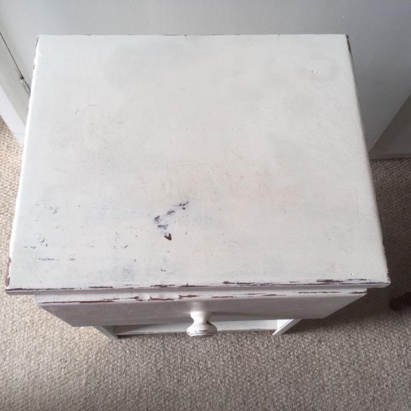 Shabby chic bedside / side table - £10