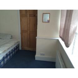 Double room with seperate toilet near Heathrow