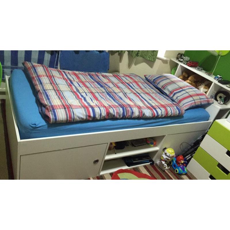 Children bed with memory foam mattress