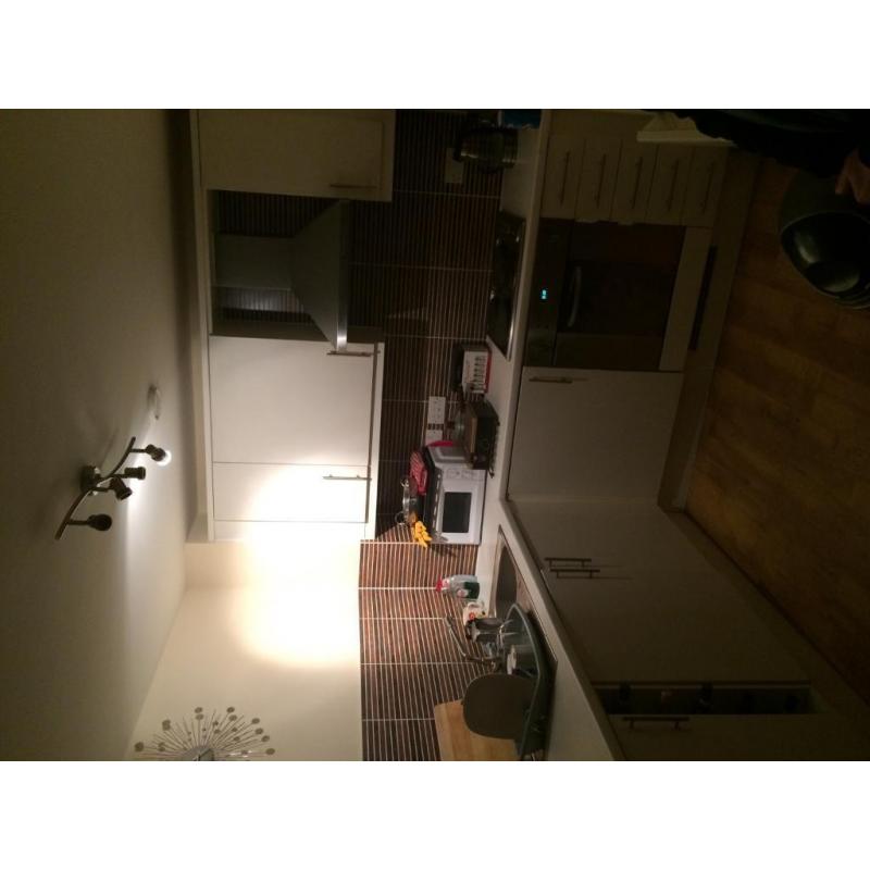 En suite doublebedroom with double bed to let in two bed flat near city centre