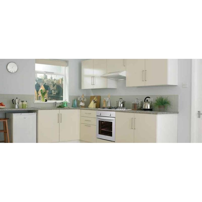 ONLY £1495 !!! HOWDENS 8 UNIT KITCHEN SUPPLIED AND FITTED*JOINER FITTER PLUMBER ELECTRICIAN TILER