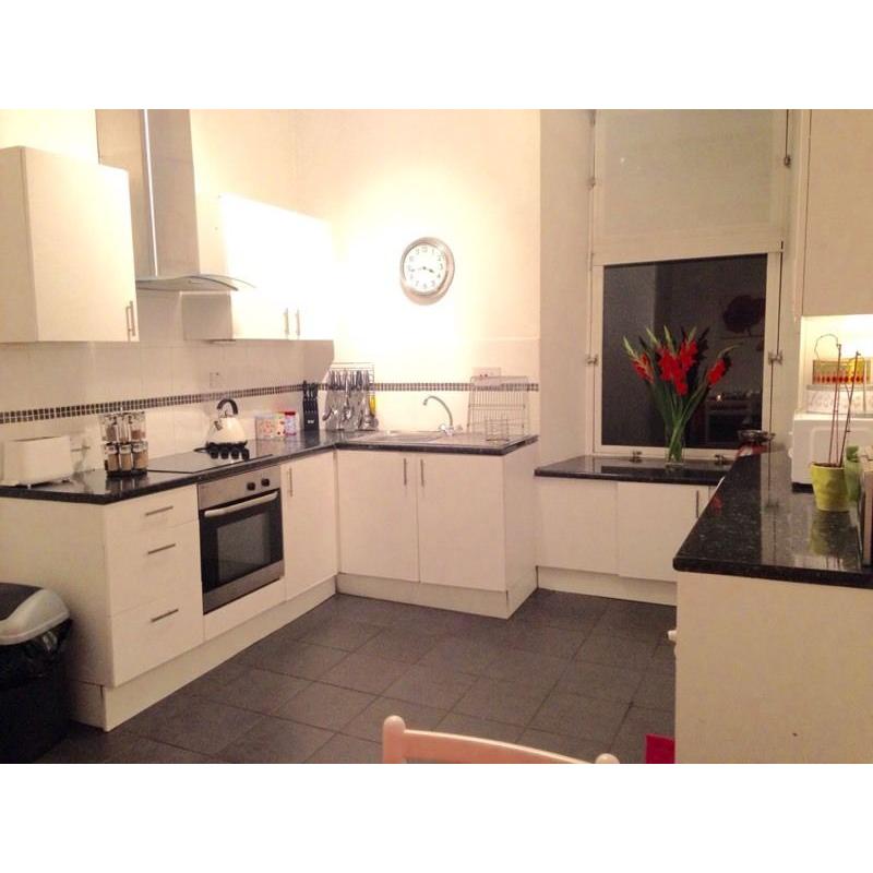 Double Room For Rent Ruthven Street WEST END