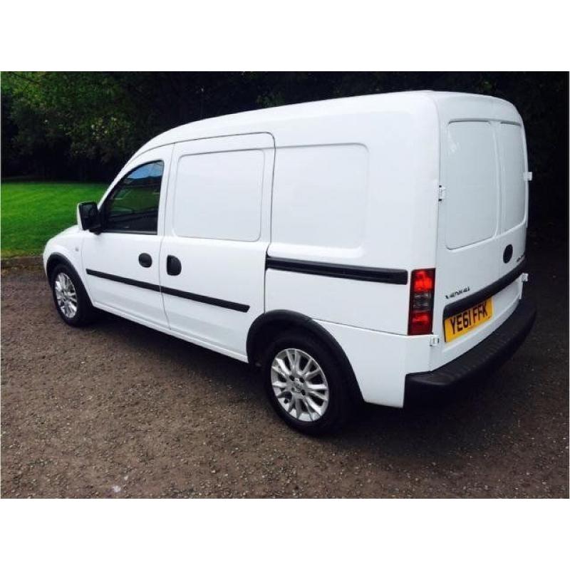 2011 (61) Vauxhall Combo 1.3 CDTi ecoFLEX 1700 SE Panel Van with only 2900 miles from new