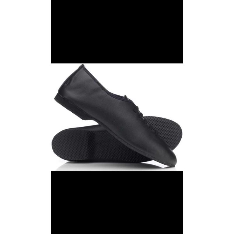 Black leather jazz shoes size 5