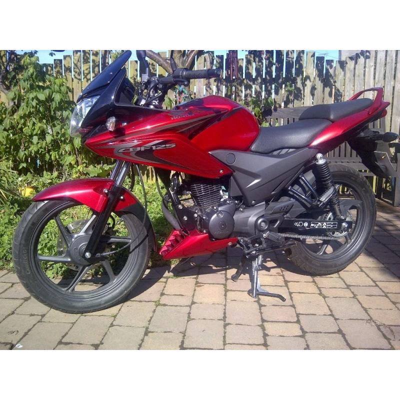 Honda CBF 125cc, only 273 miles - good as new. Ideal first bike. Red and beautiful.