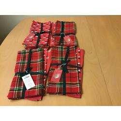 LAURA ASHLEY LARGE BRAND NEW WITH TAGS XMAS TABLE NAPKINS