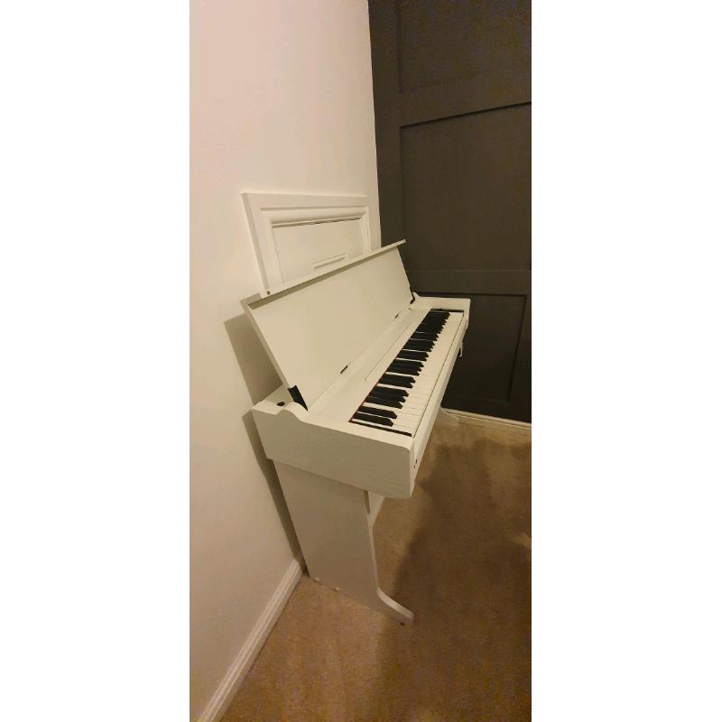 Chase white digital piano perfect for kids christmas or beginners