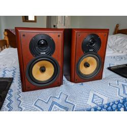 Lovely Bowers and Wilkins (B & W) CDM 2 SE speakers