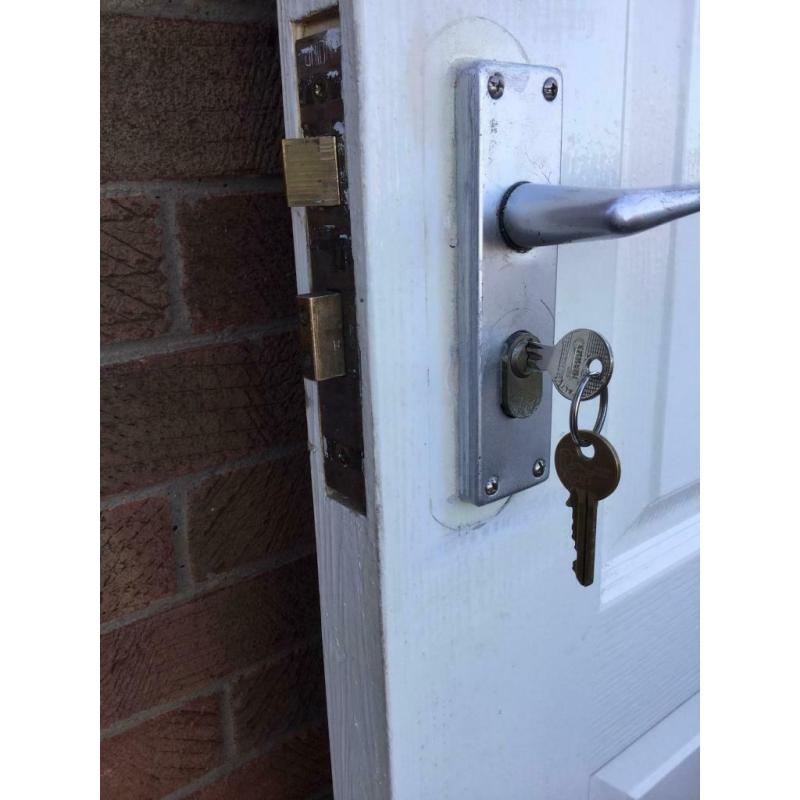 Fire Door Internal 33x78 good lock 2 Keys 3 hinders solid heavy good quality door